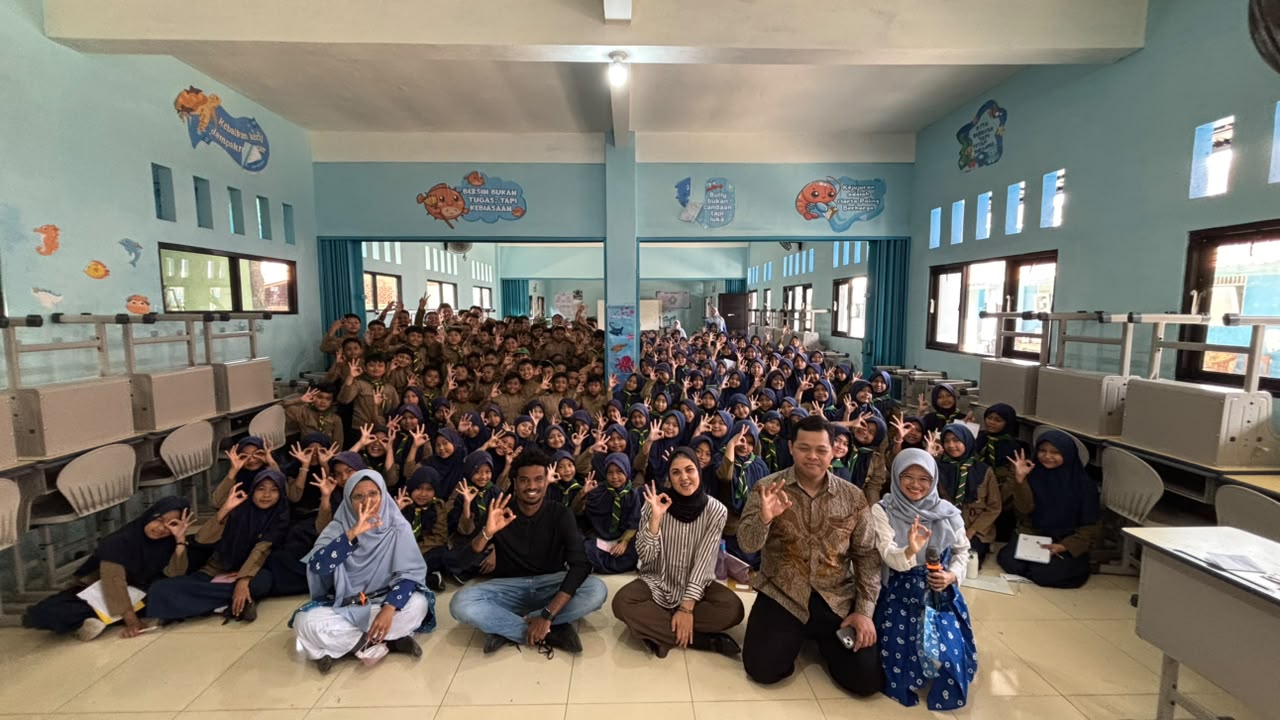 Tanamkan Wawasan Global Sejak Dini, UMP Hadirkan Mahasiswa Internasional Palestina dan Sudan dalam MPLS–FORTASI SD Muhammadiyah Danaraja